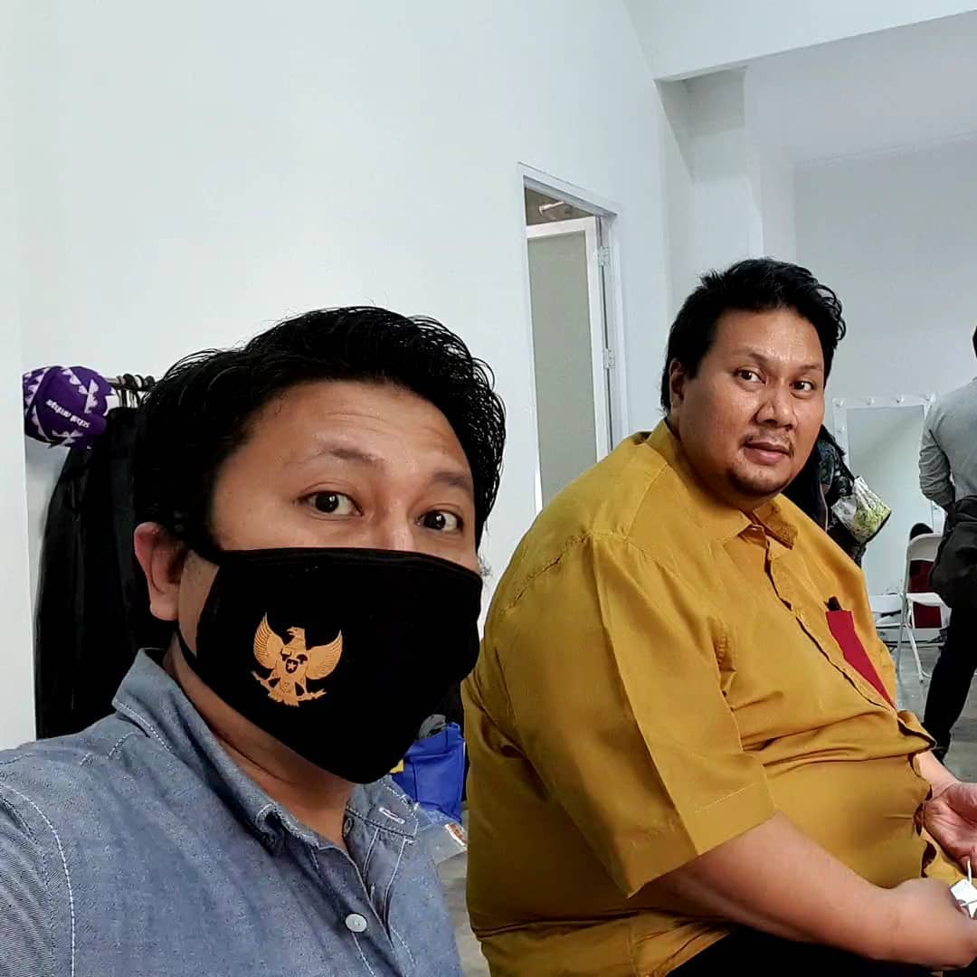 Eh, kamoohh..jaga jarak! .#StaySafe #maskergaruda